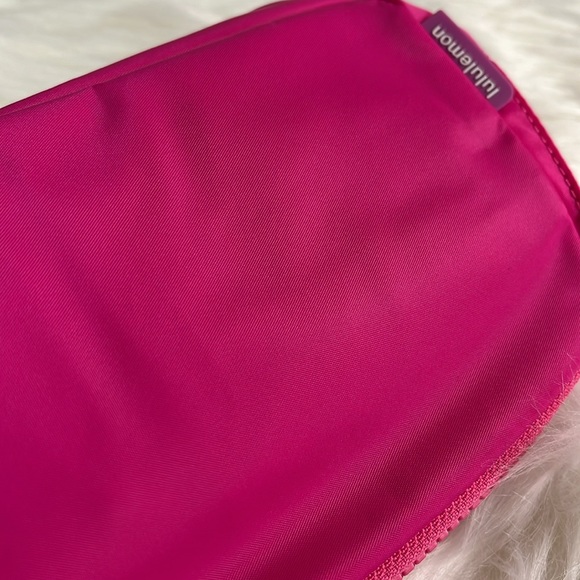 LULULEMON | Everywhere Belt Bag 1L | Sonic Pink - Picture 11 of 12